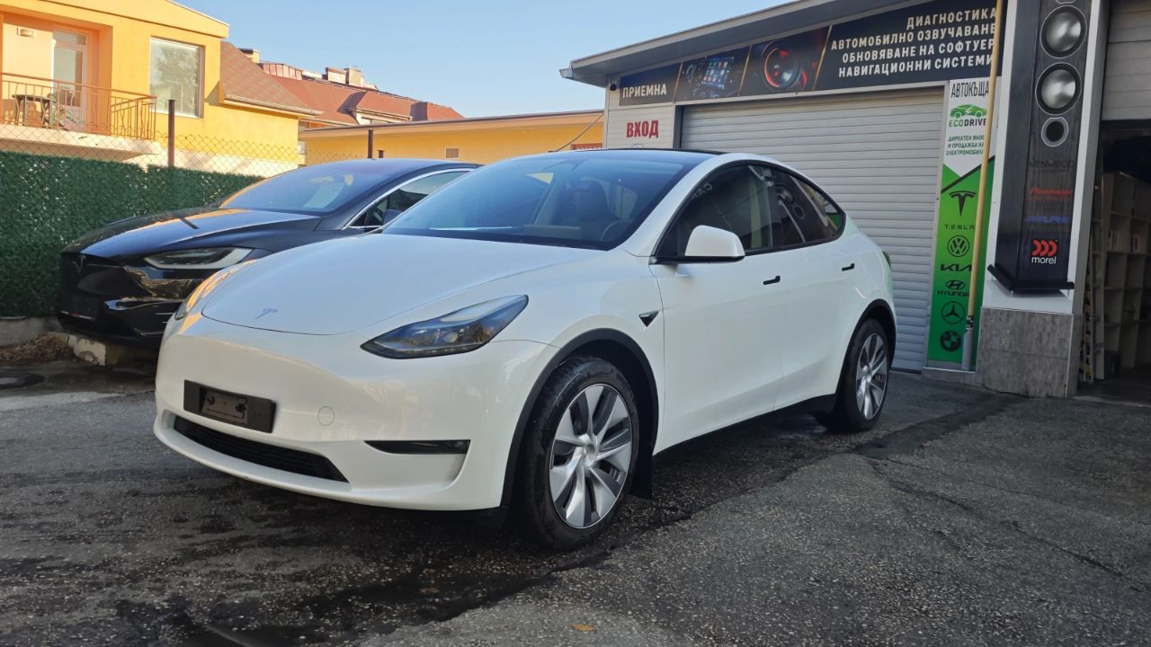 Tesla Model Y 2023