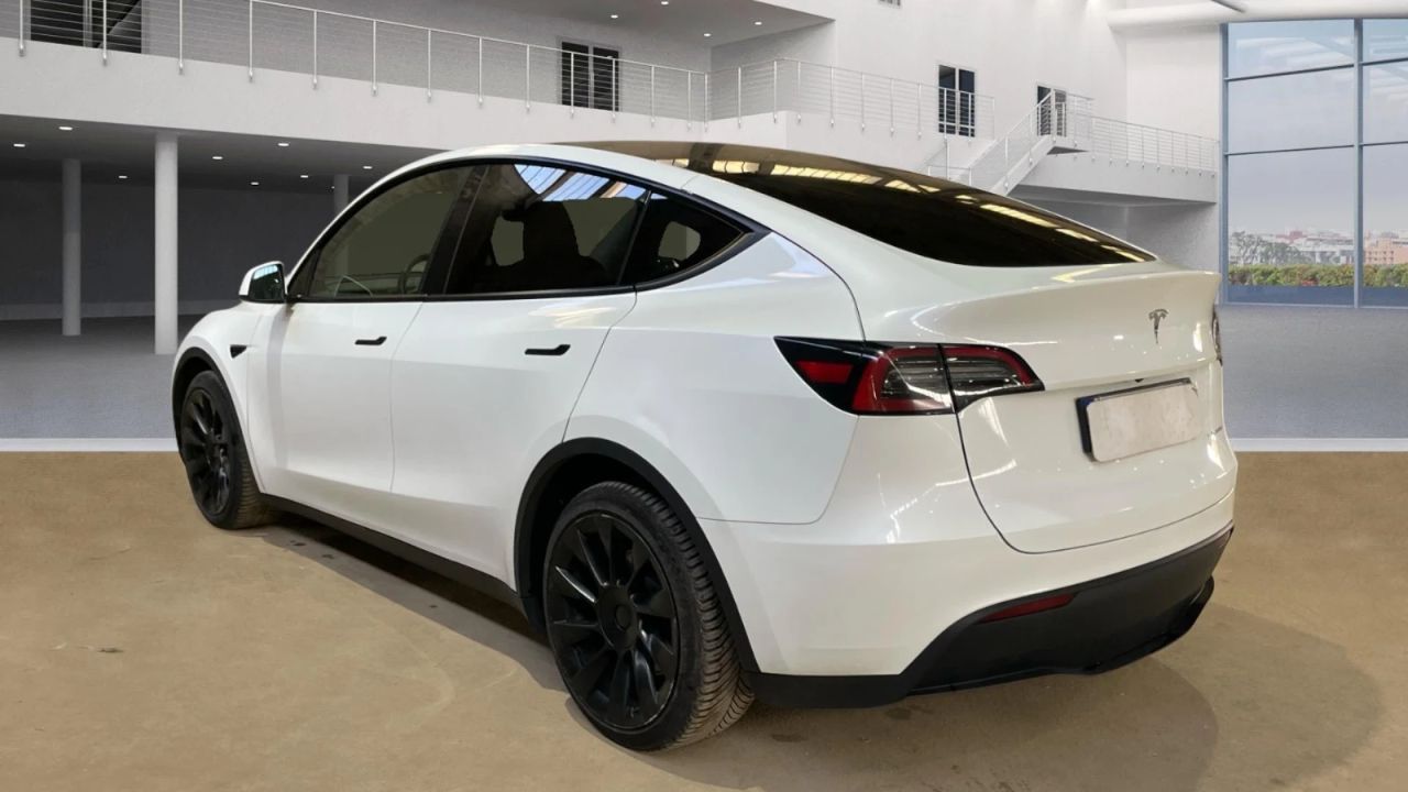 Tesla Model Y 2023
