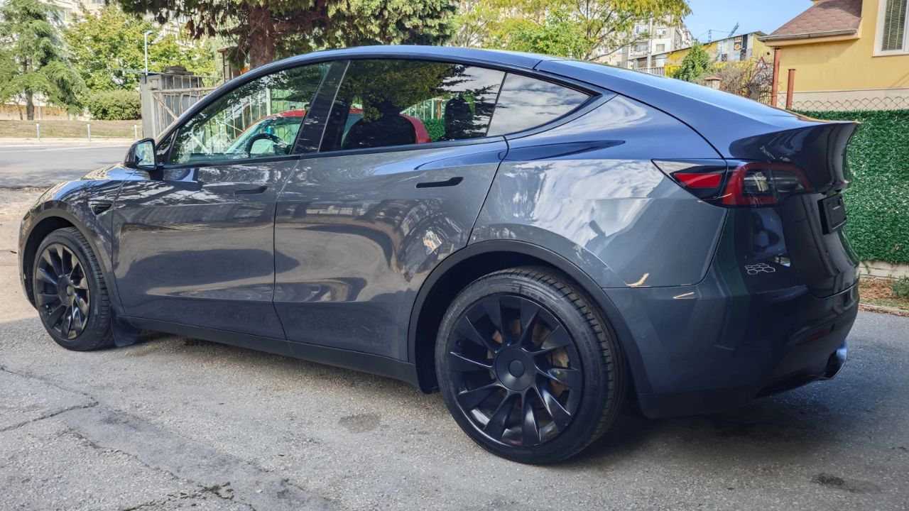 Tesla Model Y 2021