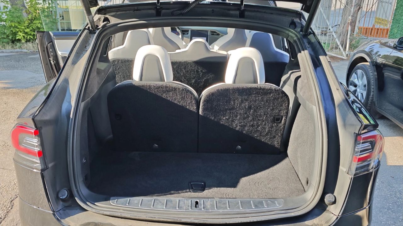 Tesla Model X 2018
