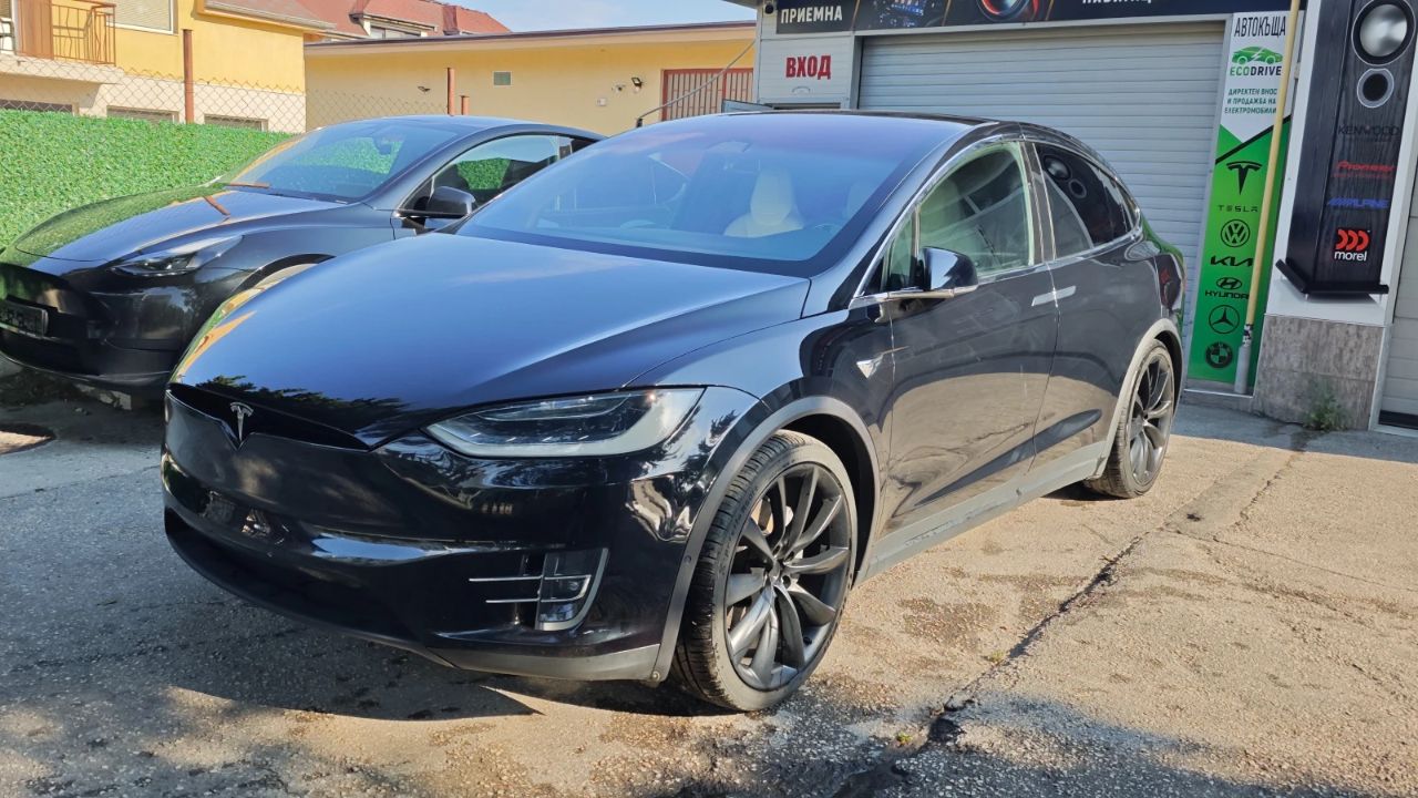 Tesla Model X 2018