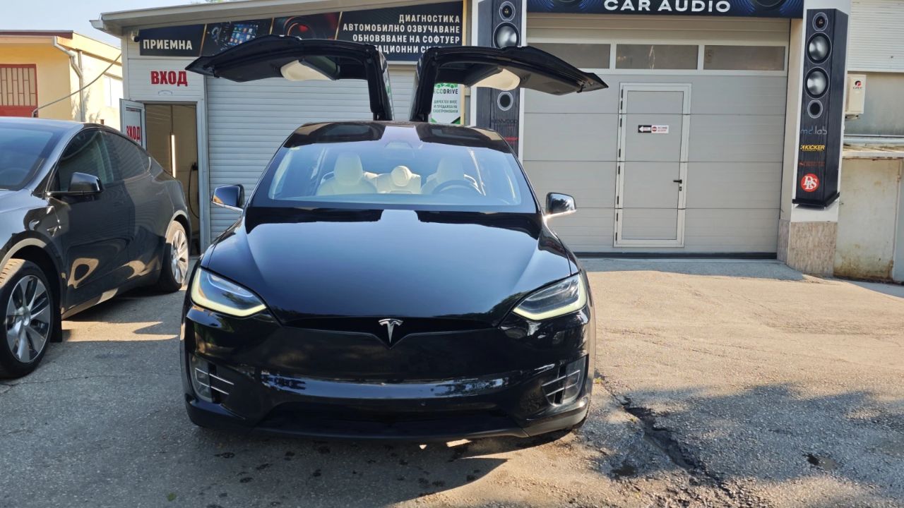 Tesla Model X 2018