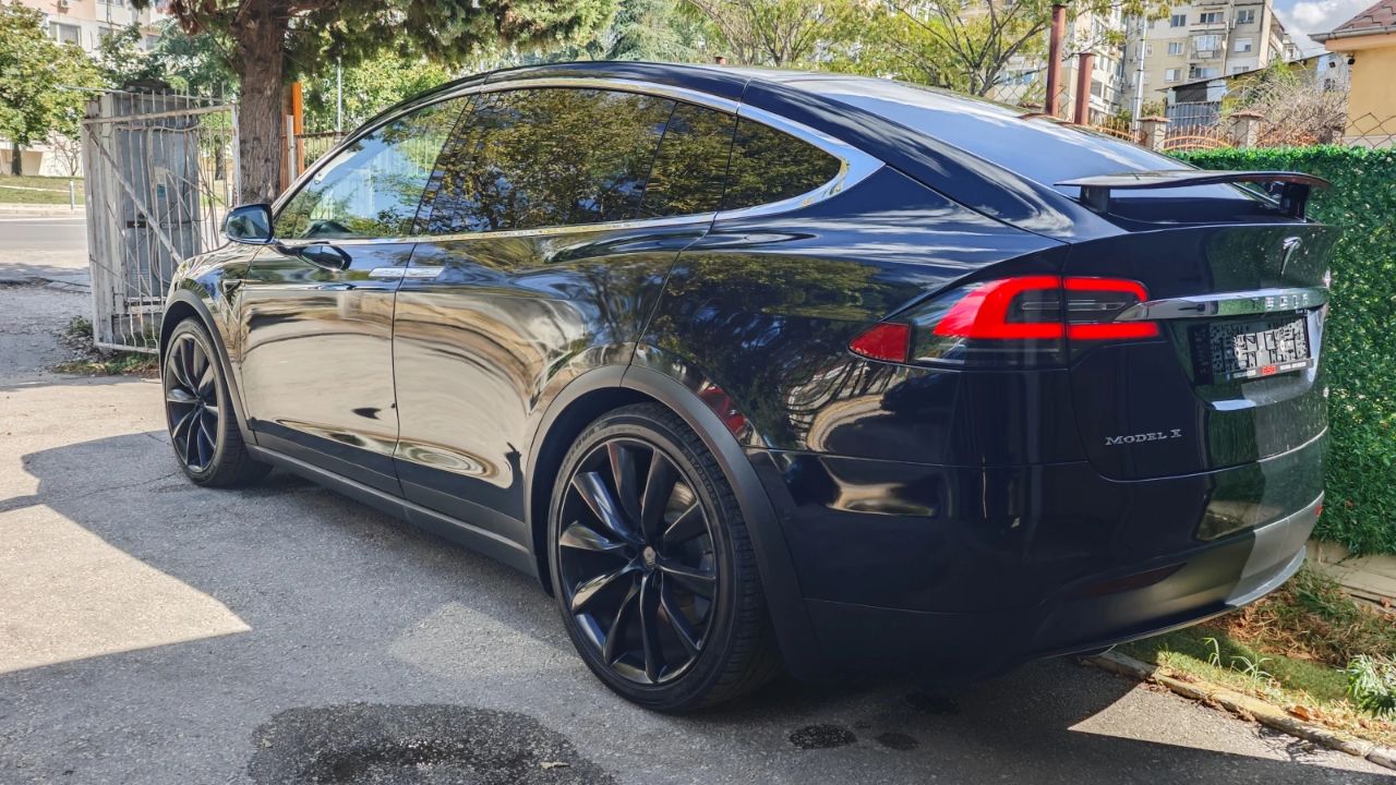 Tesla Model X 2018