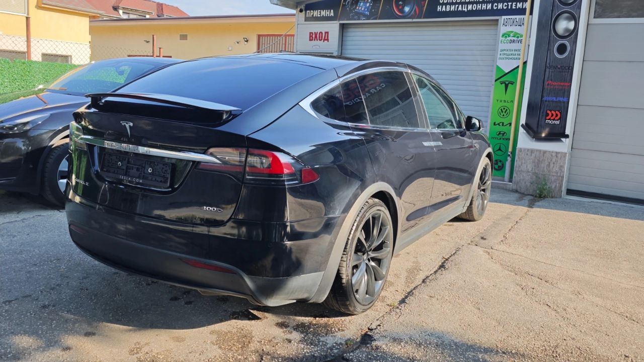 Tesla Model X 2018