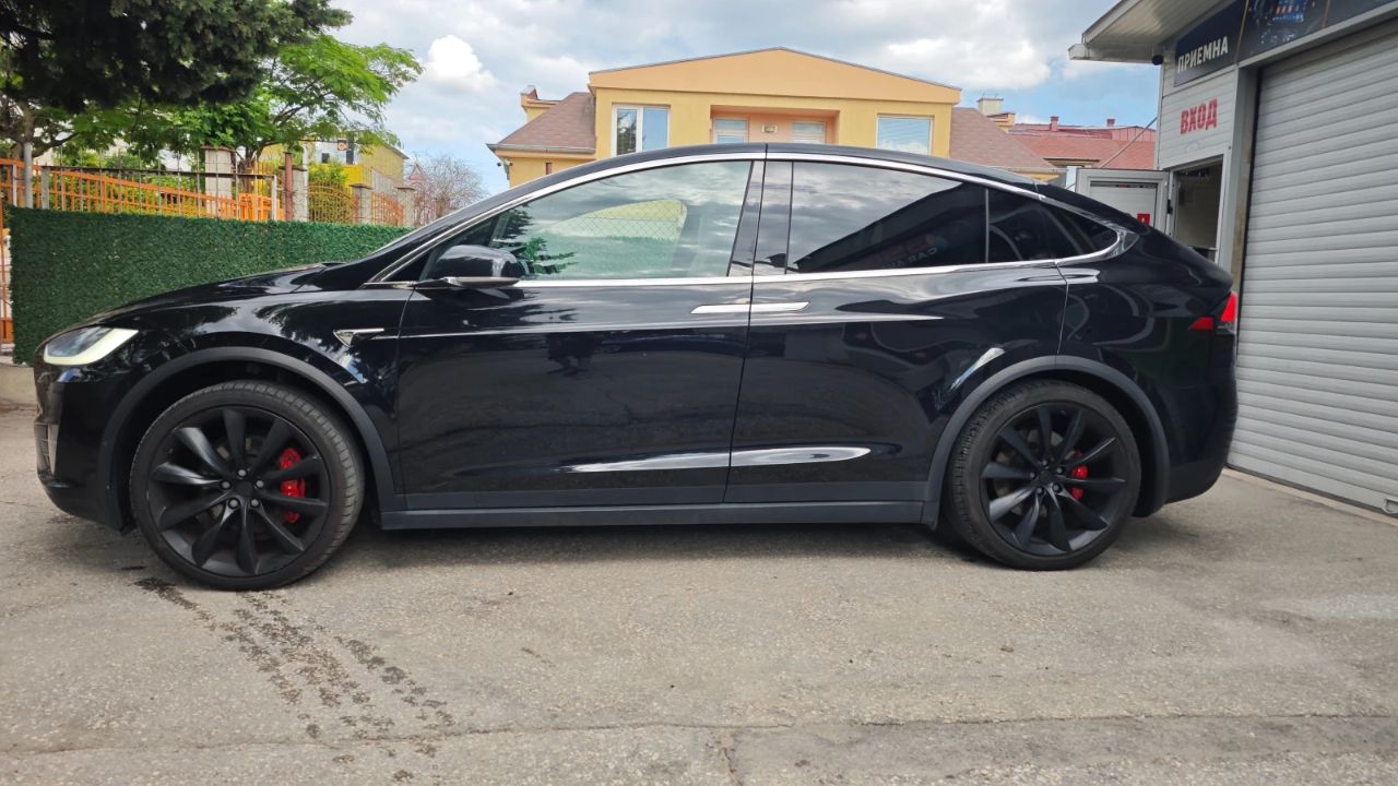 Tesla Model X 2018