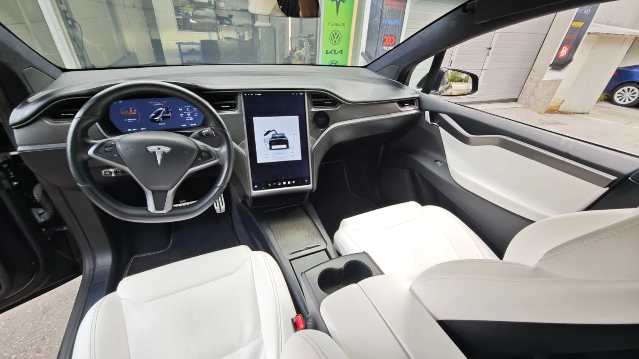 Tesla Model X 2018