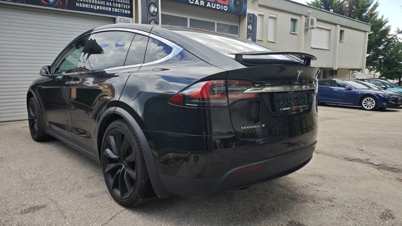 Tesla Model X 2018