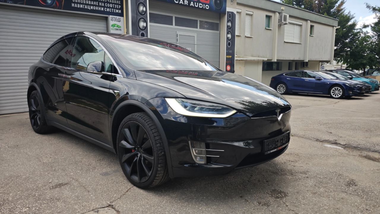 Tesla Model X 2018
