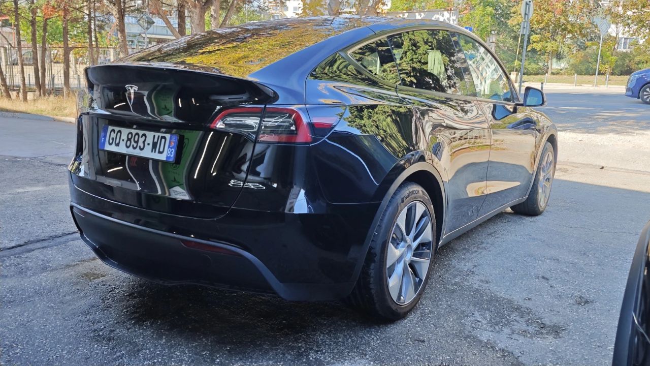 Tesla Model Y 2023